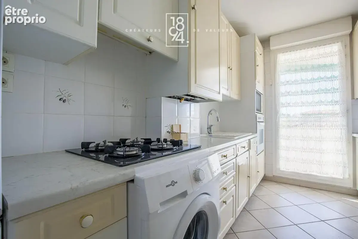 Appartement À Vendre T3 65m2 ascenseur et place de parking technopole de château Gombert - photo 8