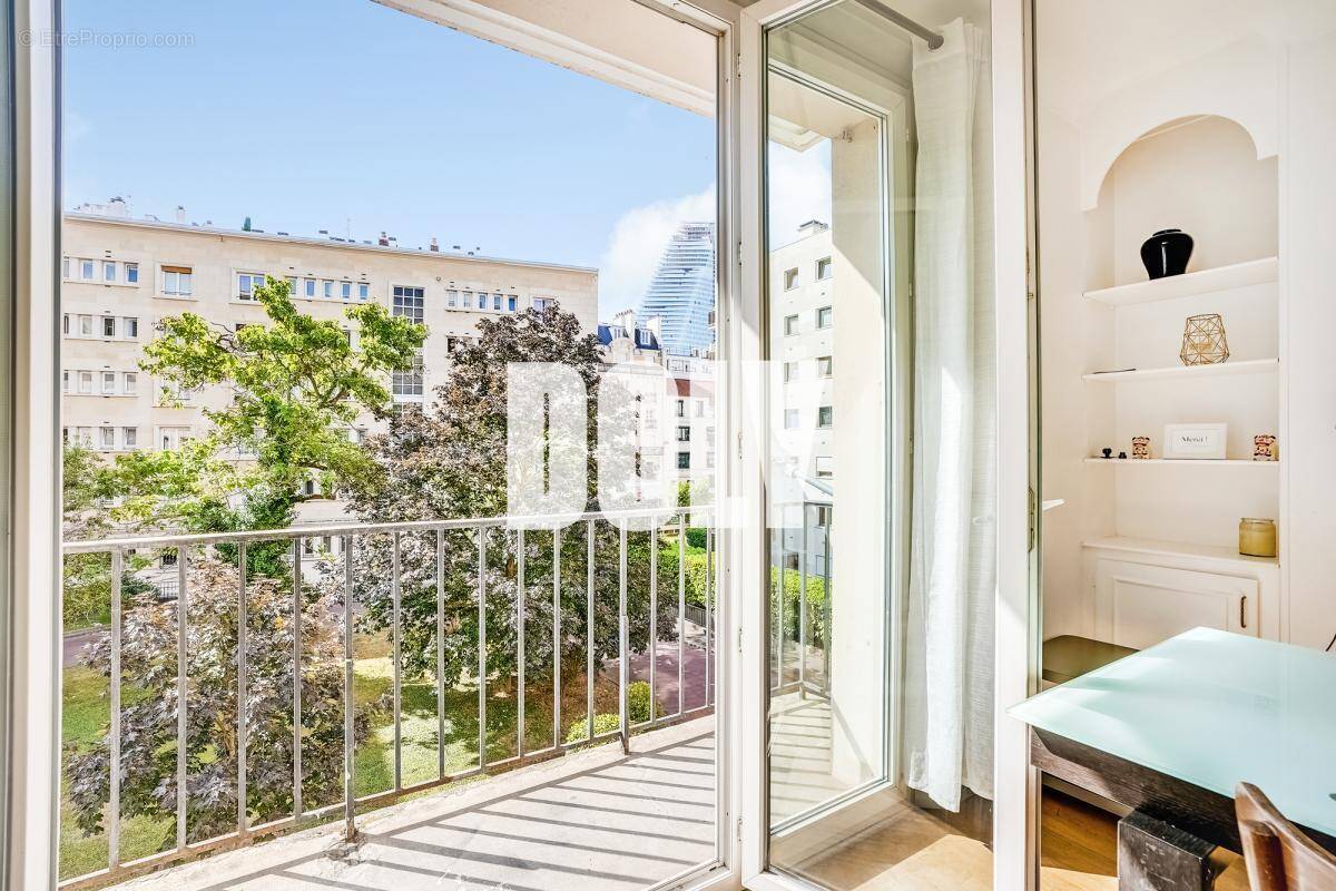 Appartement à PARIS-15E