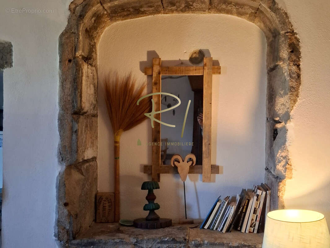 A Vendre - Maison de caractère en pierre proche des Vans - photo 13