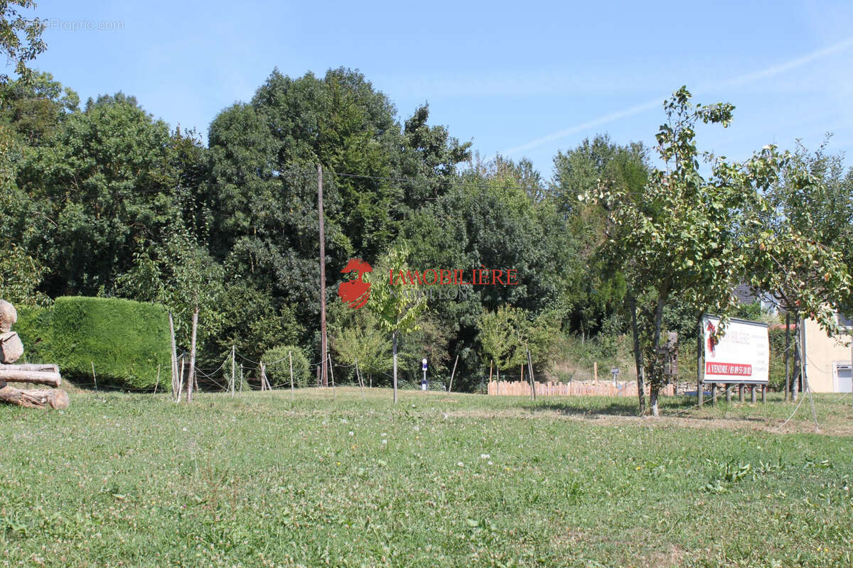 Terrain 566 m² à Saint-Bernard  - photo 2
