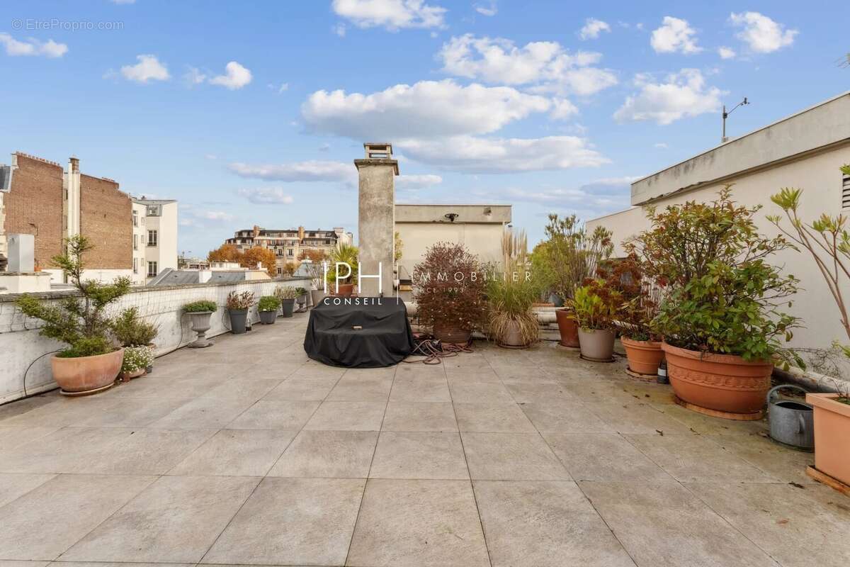 Appartement à NEUILLY-SUR-SEINE