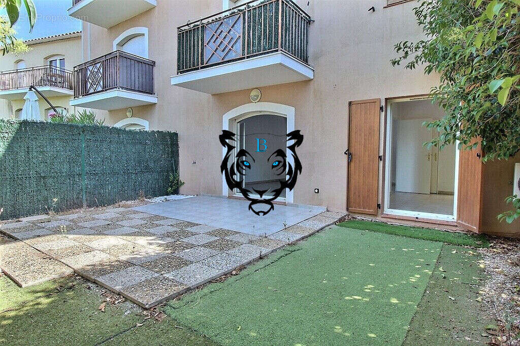 Appartement à ROQUEBRUNE-SUR-ARGENS