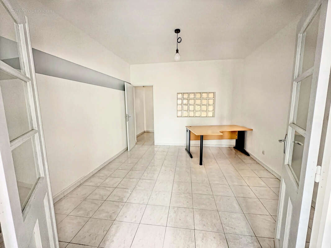 Appartement à PORT-SAINT-LOUIS-DU-RHONE