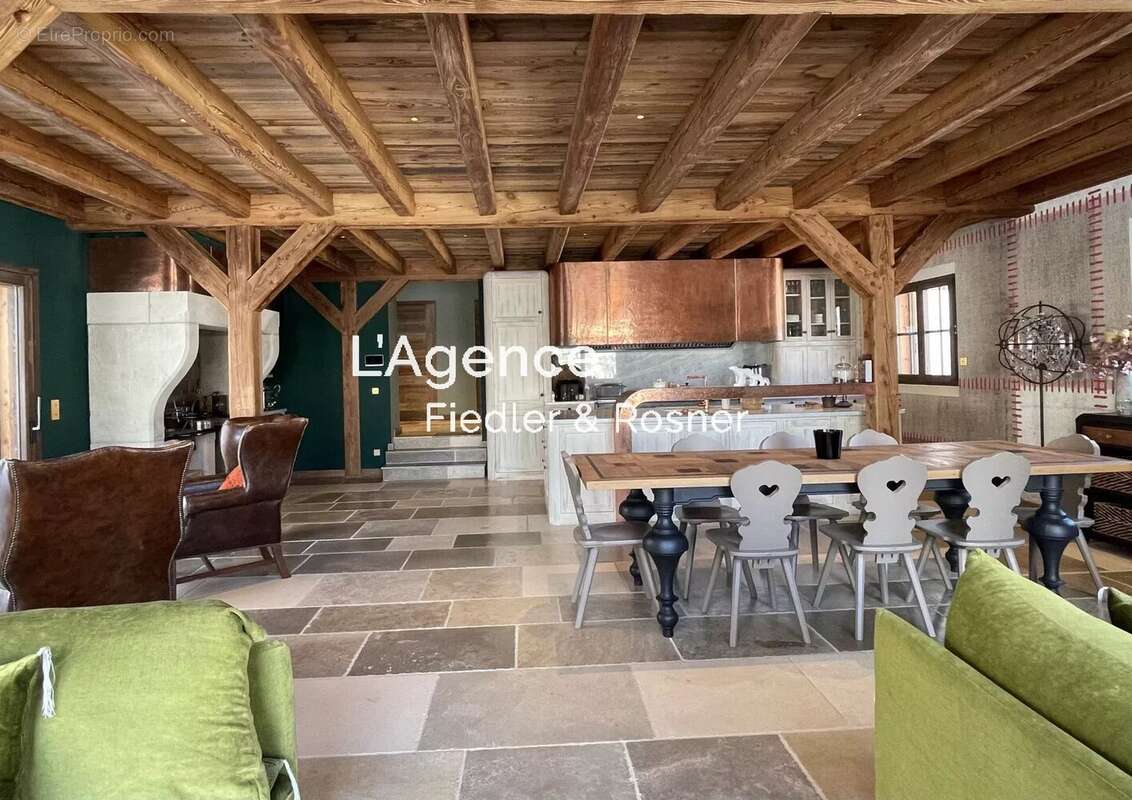 Maison à DEMI-QUARTIER