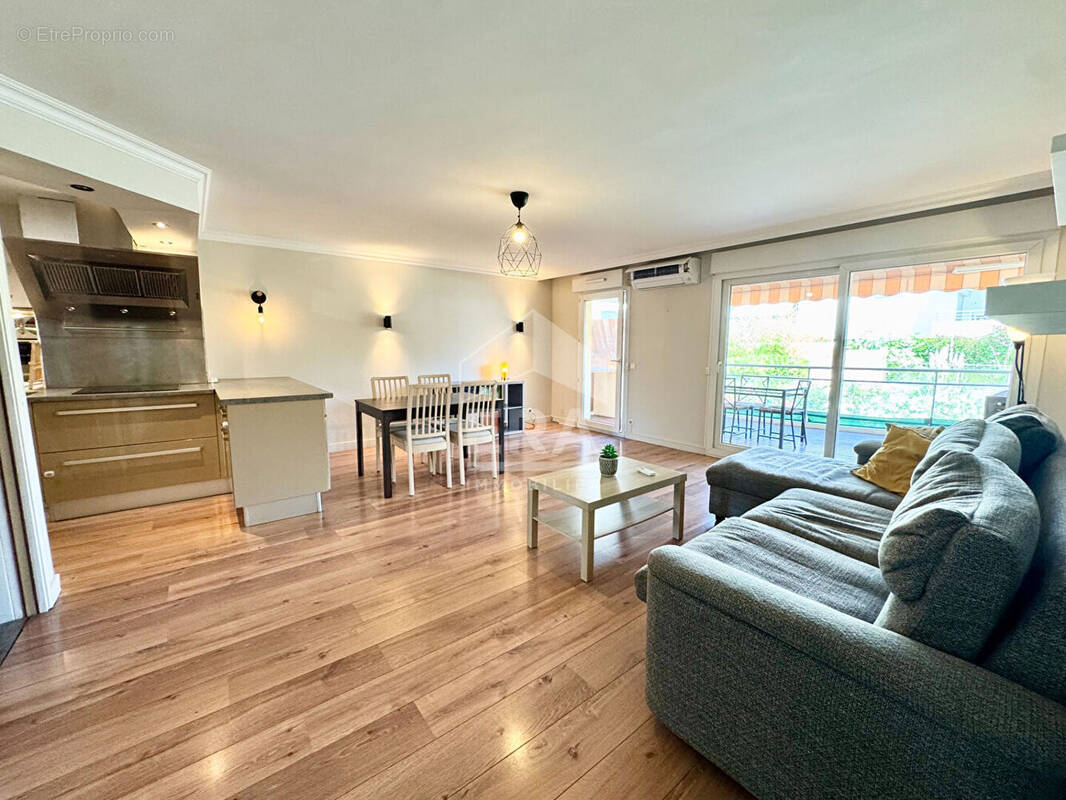 Photo Appartement à Le Cannet au prix de 337 000€