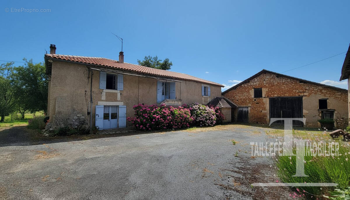Maison 136 m² à Mainzac  - photo 2