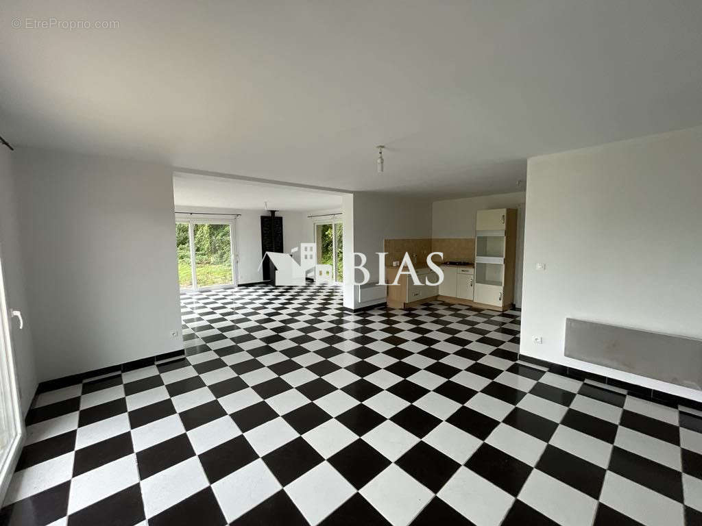 Maison à LE MESNIL-SOUS-JUMIEGES