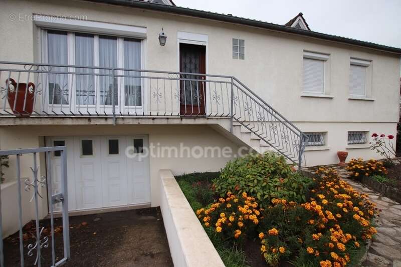 Maison à SAINT-JEAN-DE-LA-RUELLE