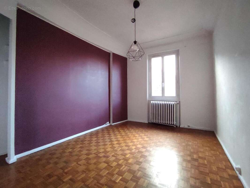   - Appartement à VILLEURBANNE