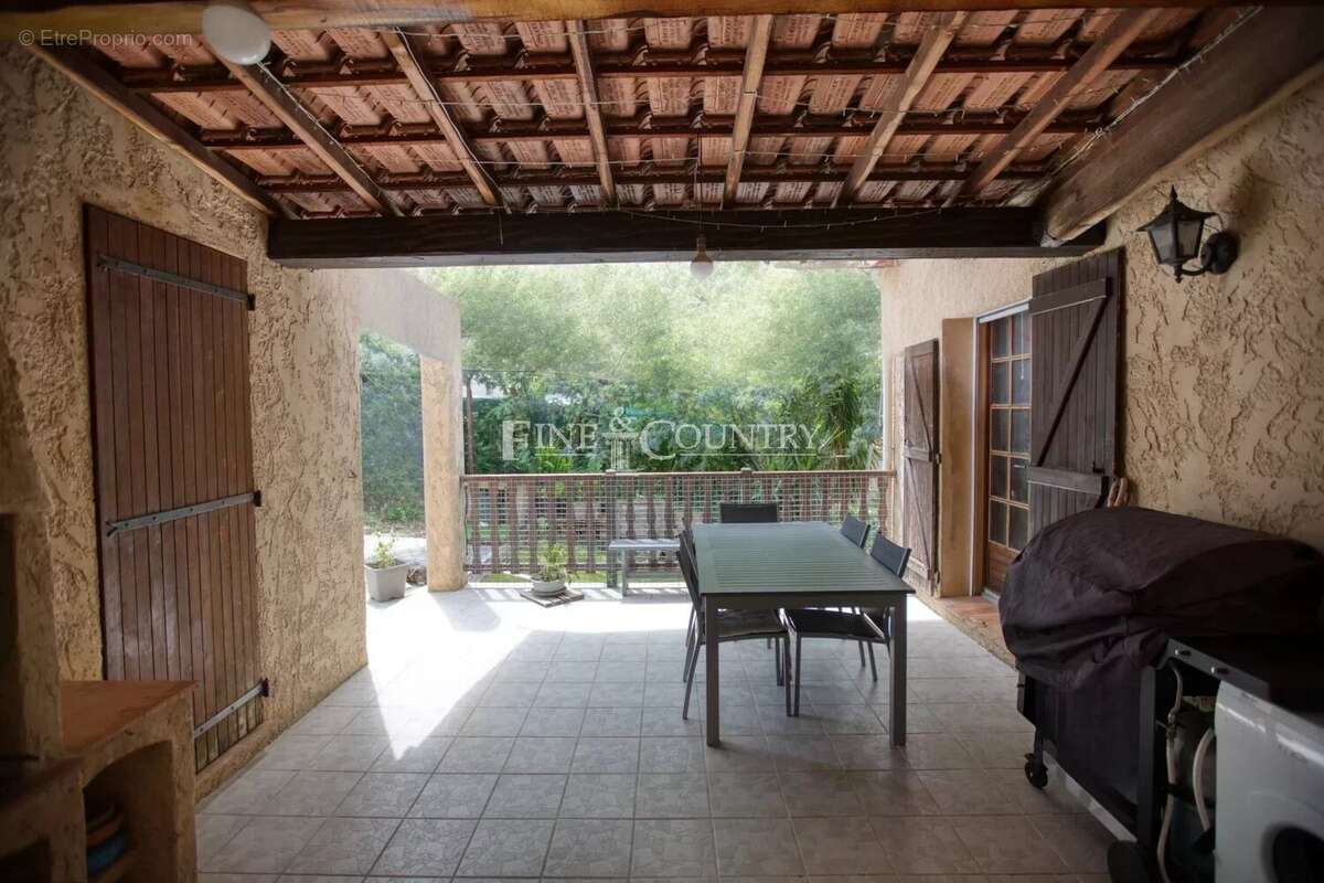 Maison à MANDELIEU-LA-NAPOULE