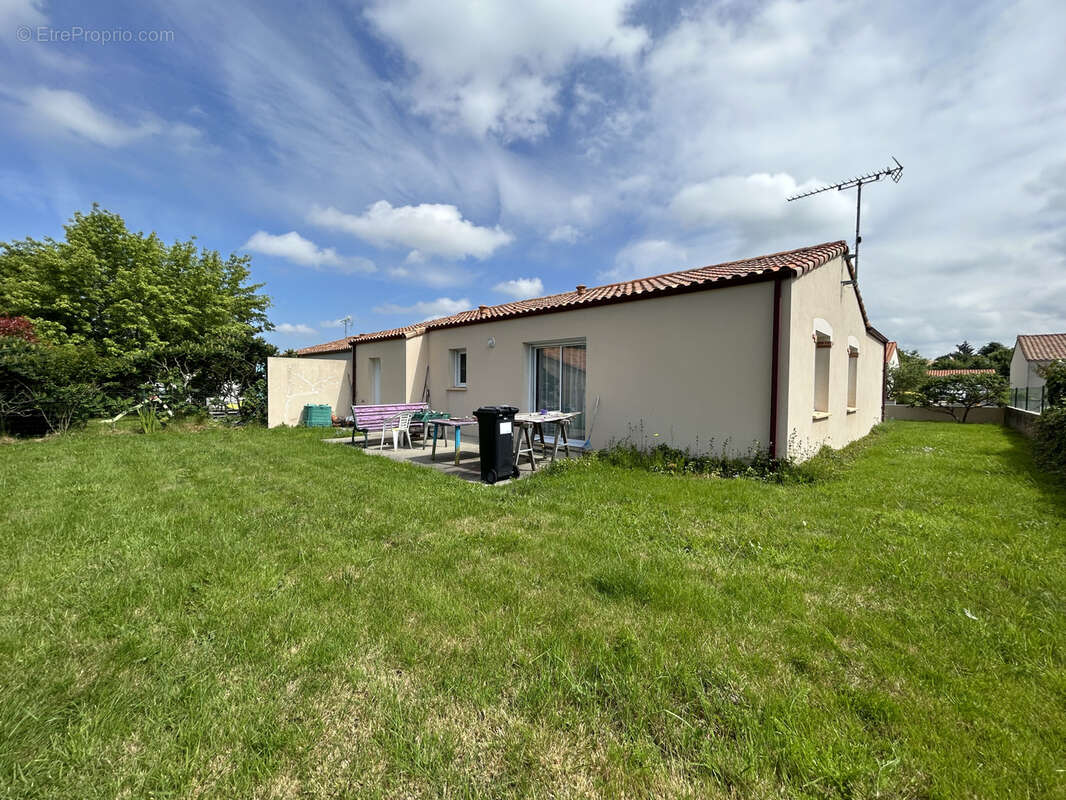 Maison à LES LANDES-GENUSSON