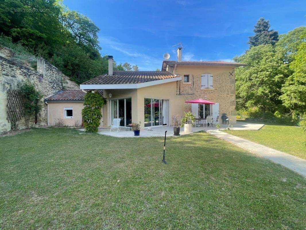 Maison à GENISSIEUX