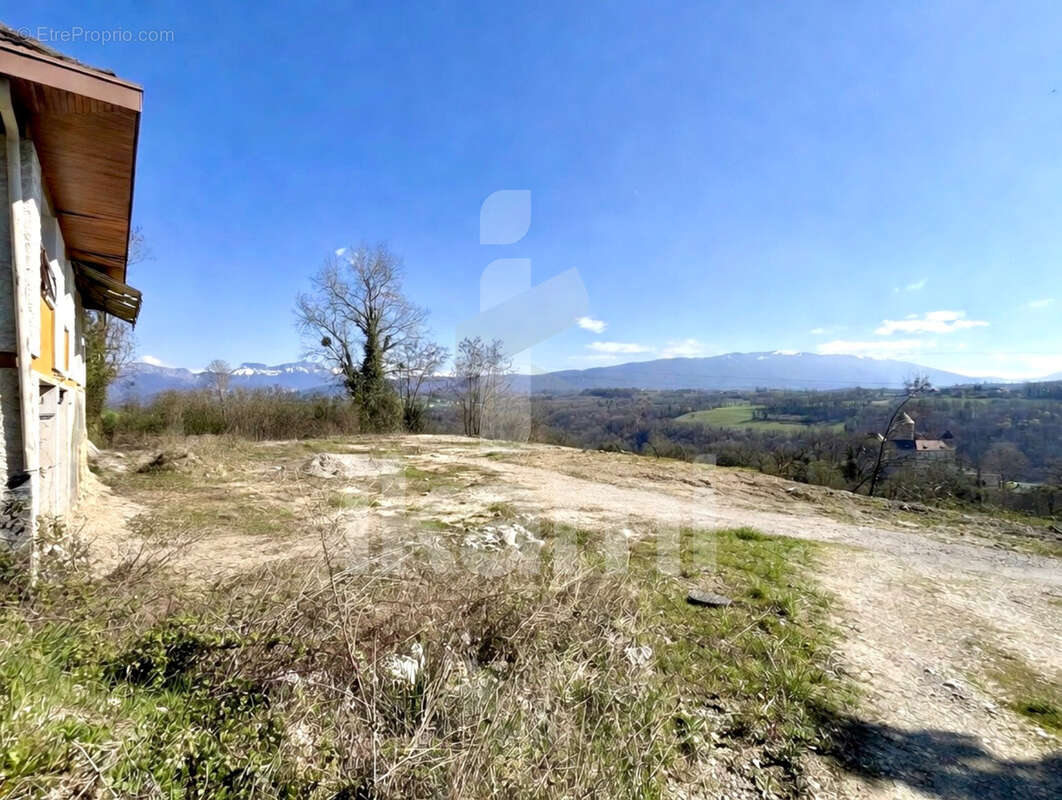Terrain à POISY