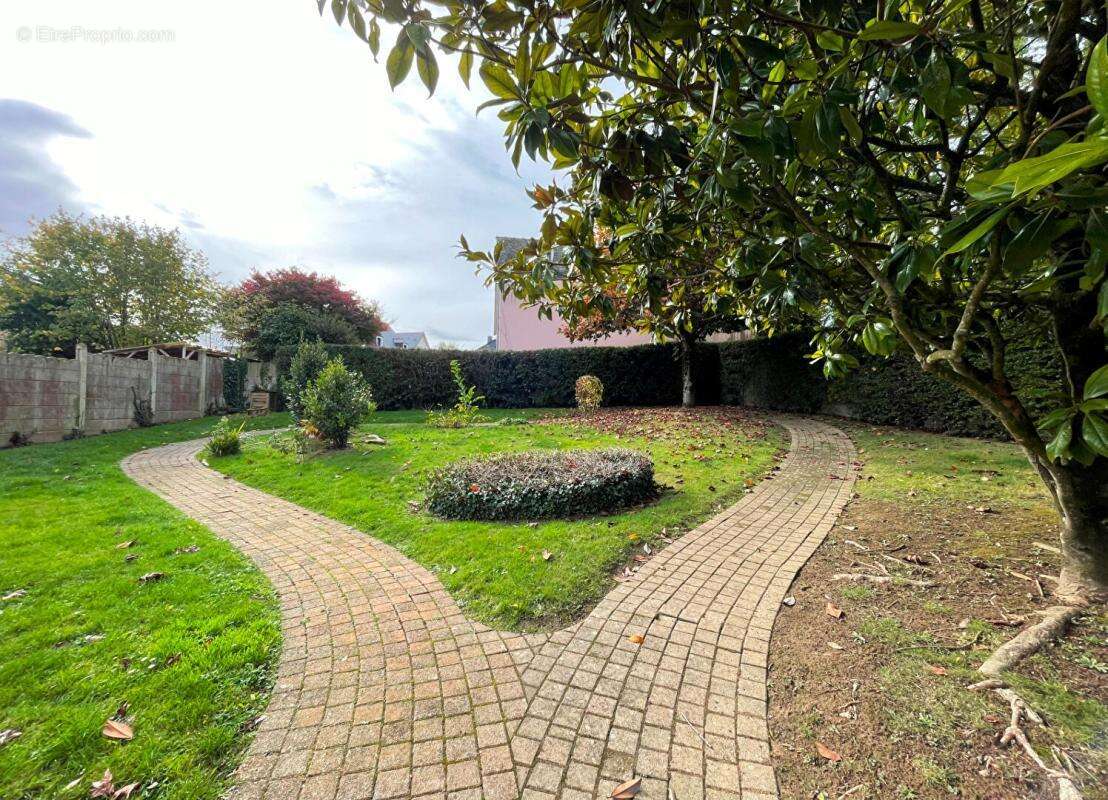 Maison à MONTFORT-SUR-MEU