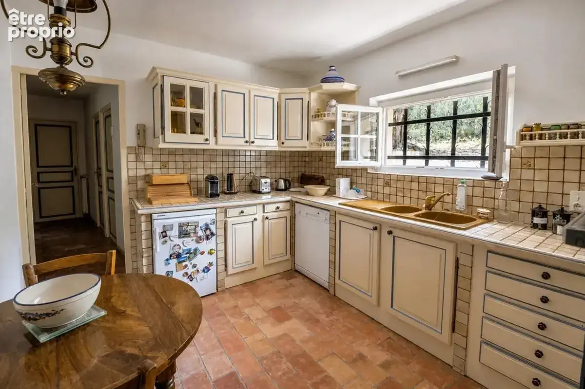 Maison de 6 pièces de 160 m² à Le Bar-sur-Loup - photo 9