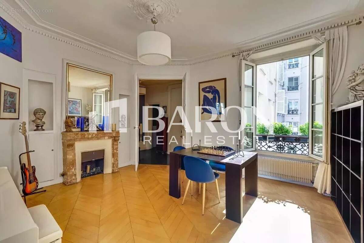 Appartement à PARIS-9E