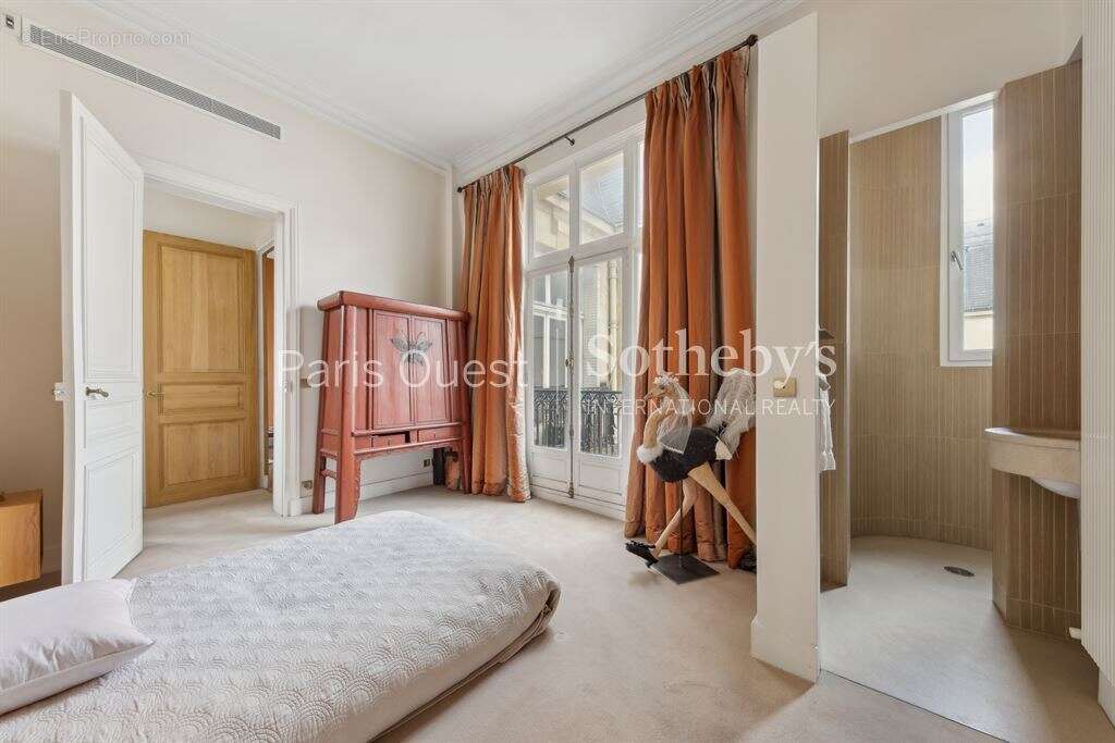 Appartement à PARIS-8E