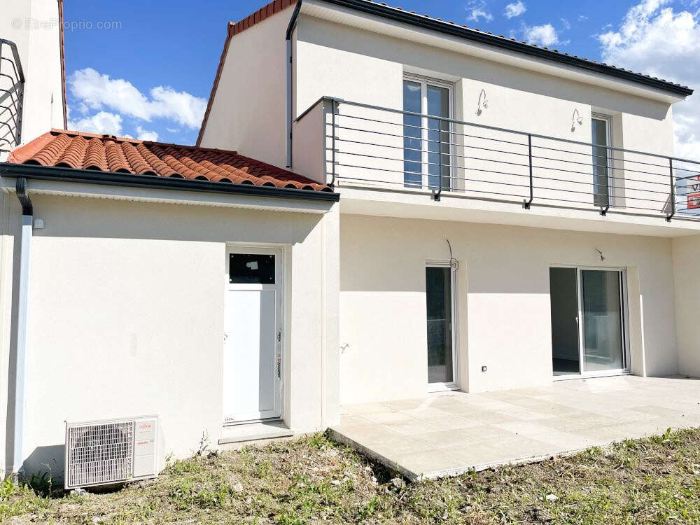 Maison à SAINT-BEAUZIRE