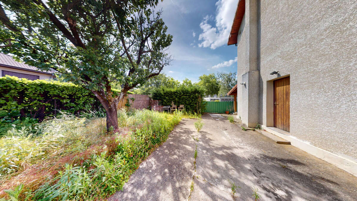 Maison à SAINT-MARTIN-D'HERES