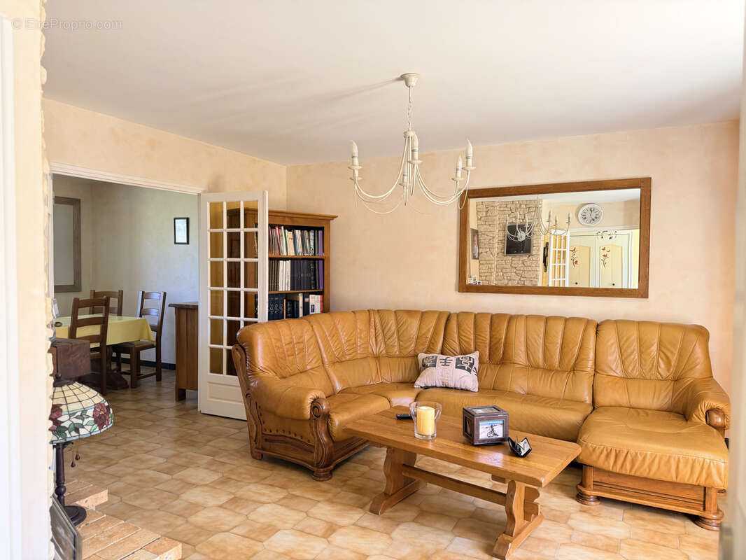 Maison à MILHAC-D'AUBEROCHE