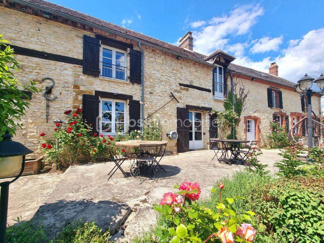 Propriété 14 pièces, 8 chambres, granges, cave et jardin - photo 22