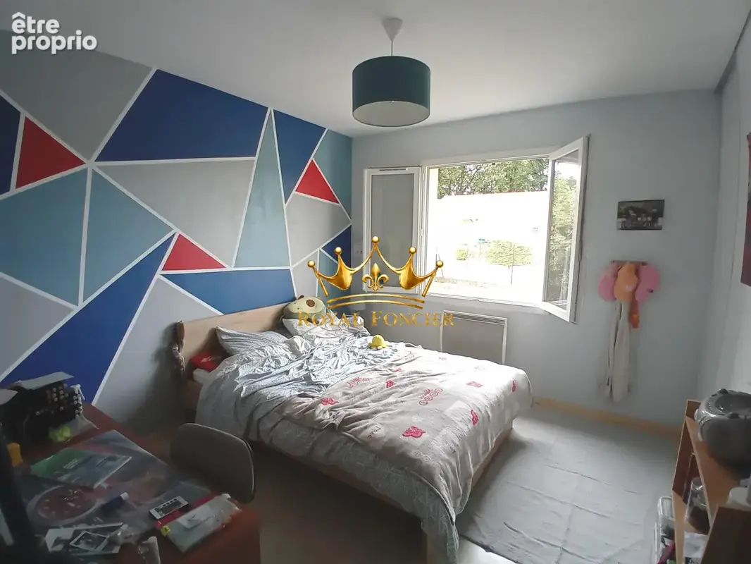 Chambre 2 avec placard 