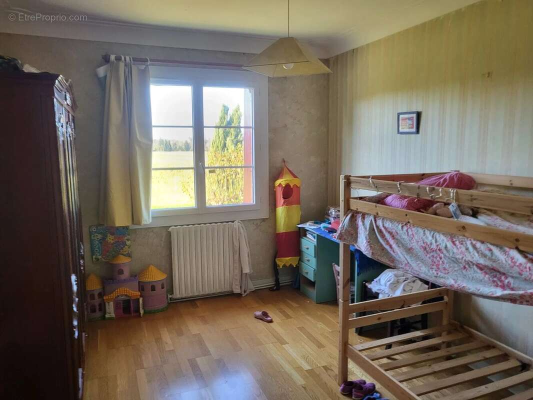 Grande maison avec dépendances - photo 10