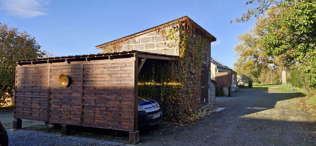 Maison à SAINT-CLEMENT-DE-LA-PLACE