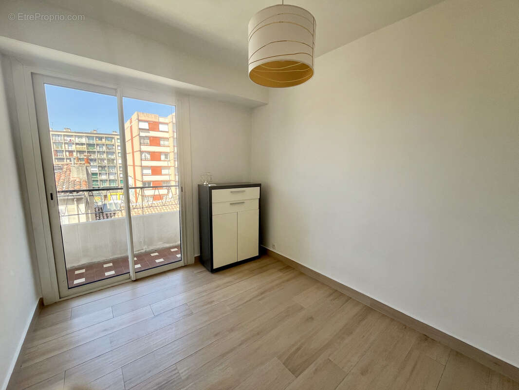 Appartement à MARSEILLE-4E