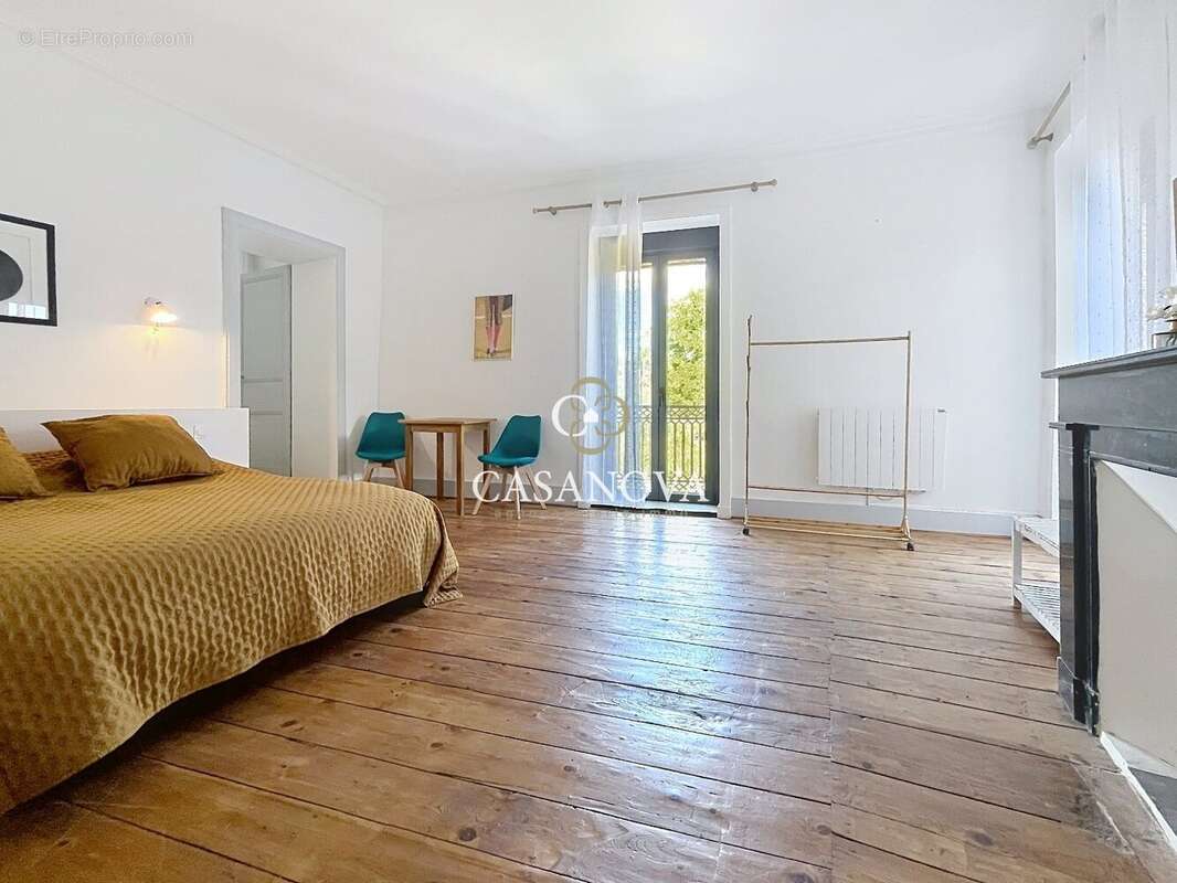 Charme & authenticité ! BATISSE de CARACTERE datant de 1789 proposant 350 m² avec jardin et piscine. Idéale pour un PROJET D'ACC - photo 20
