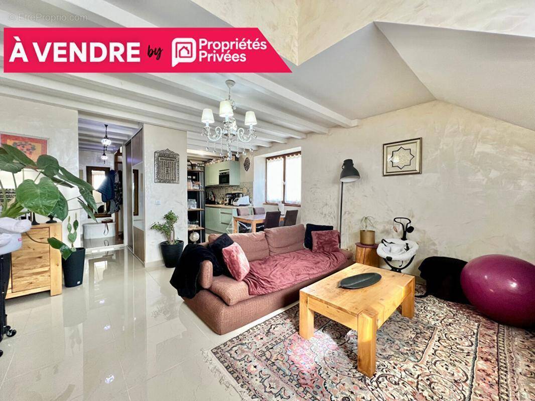 Appartement à PERON