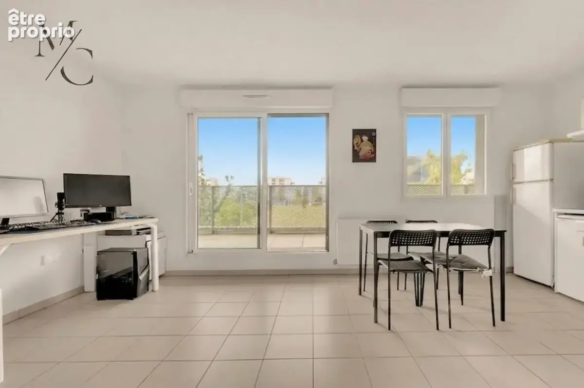 Appartement à BEAUZELLE