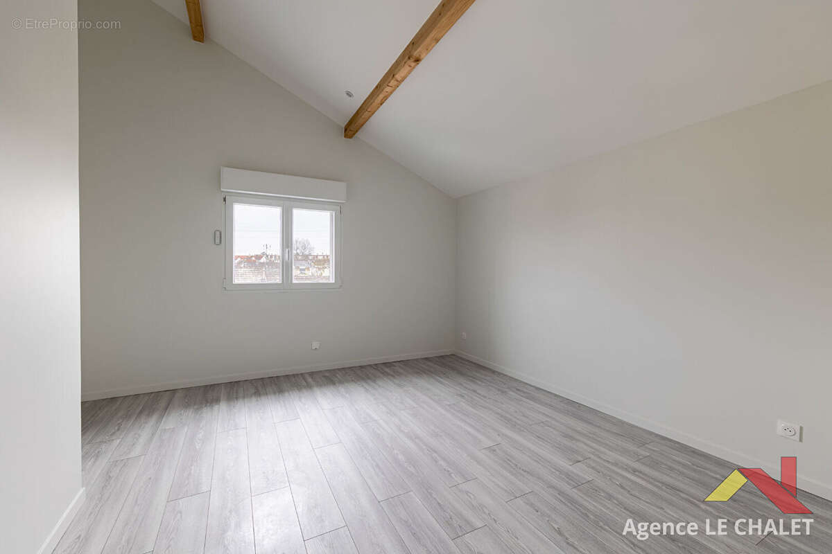 Maison à VILLENEUVE-LE-ROI