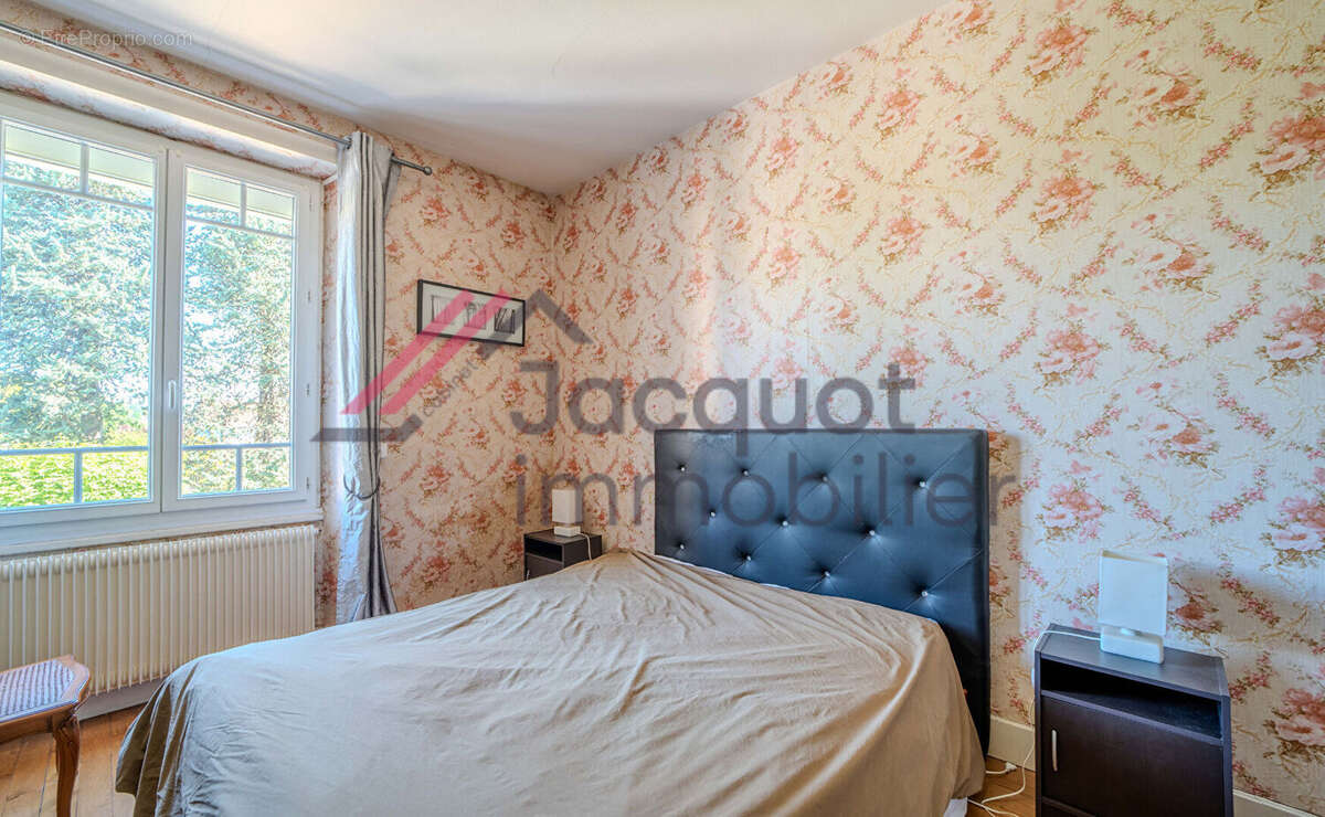 Maison 211 m² à Lons-Le-Saunier  - photo 7