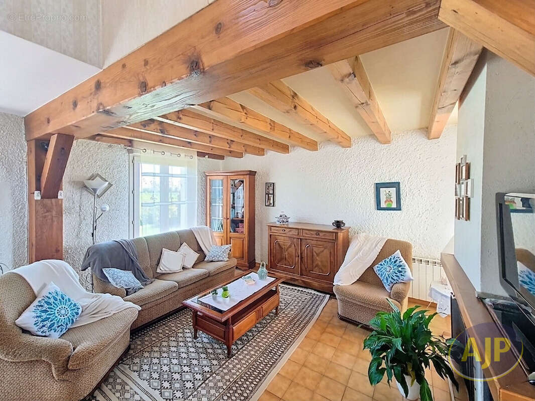 Maison à MONTAIGU