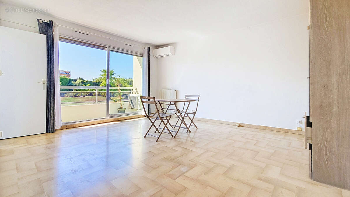 Studio rénové avec balcon au calme, piscine et cave - photo 3
