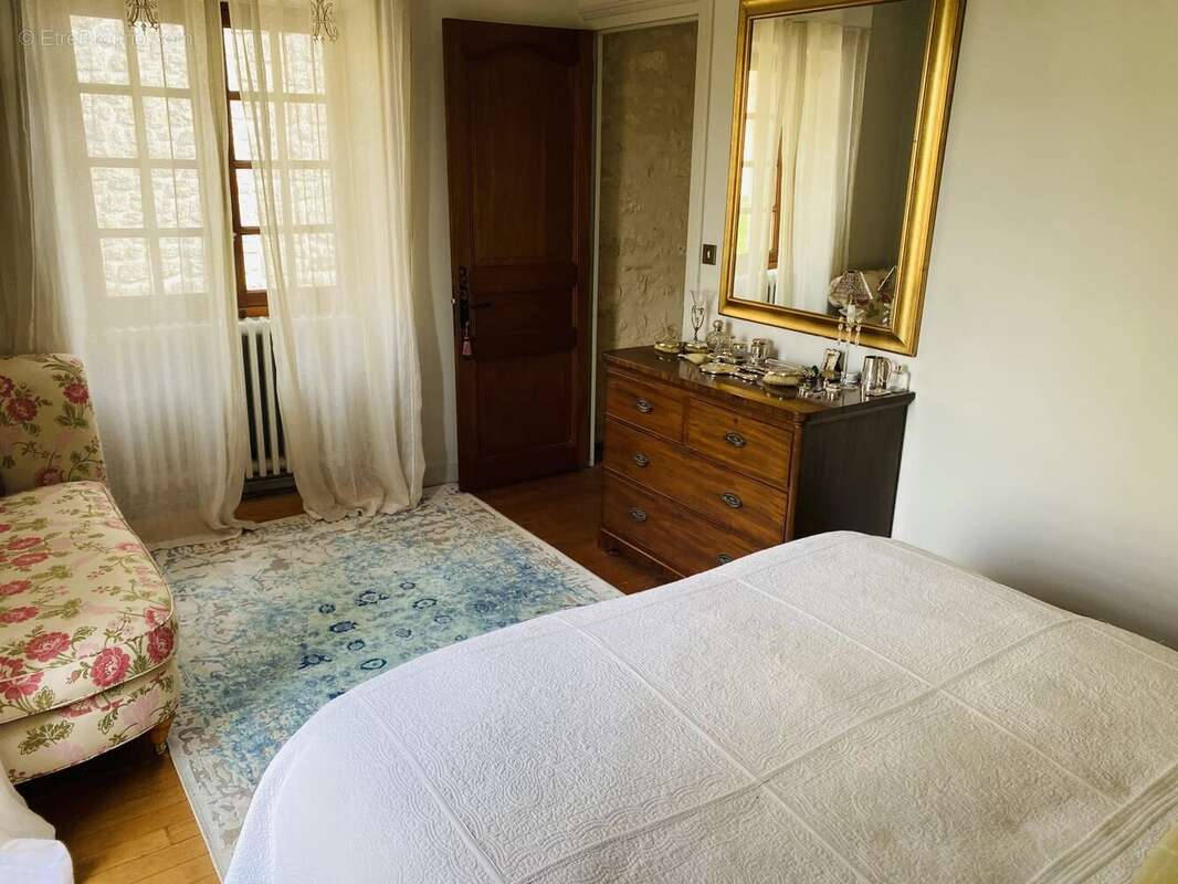 Maison à VILLEBOIS-LAVALETTE