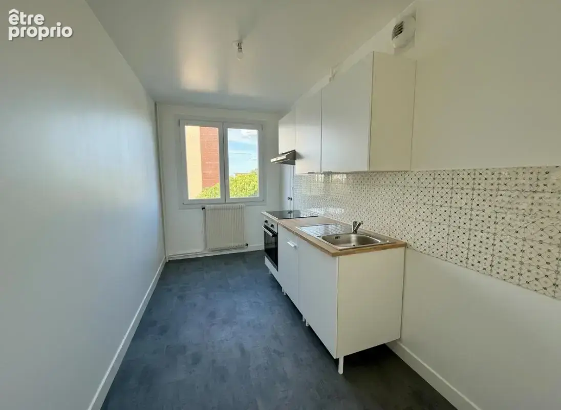 T3 entièrement rénové avec balcon, cave et parking - photo 2