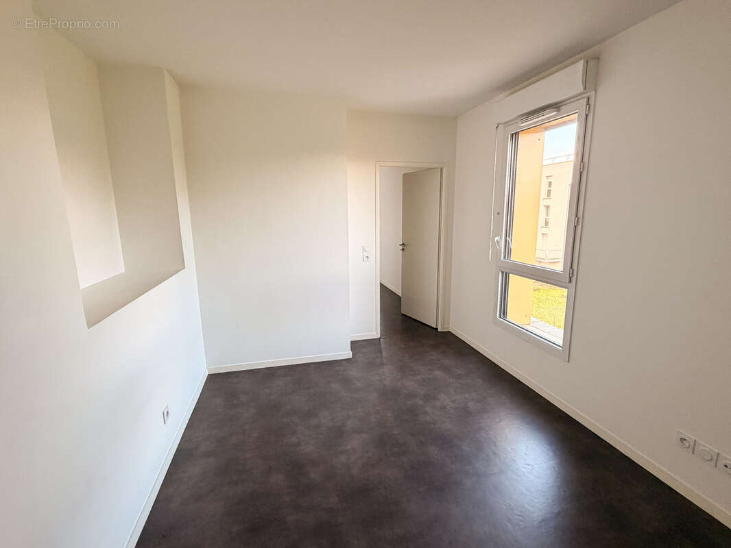 Appartement T2 avec terrasse et parking - photo 7