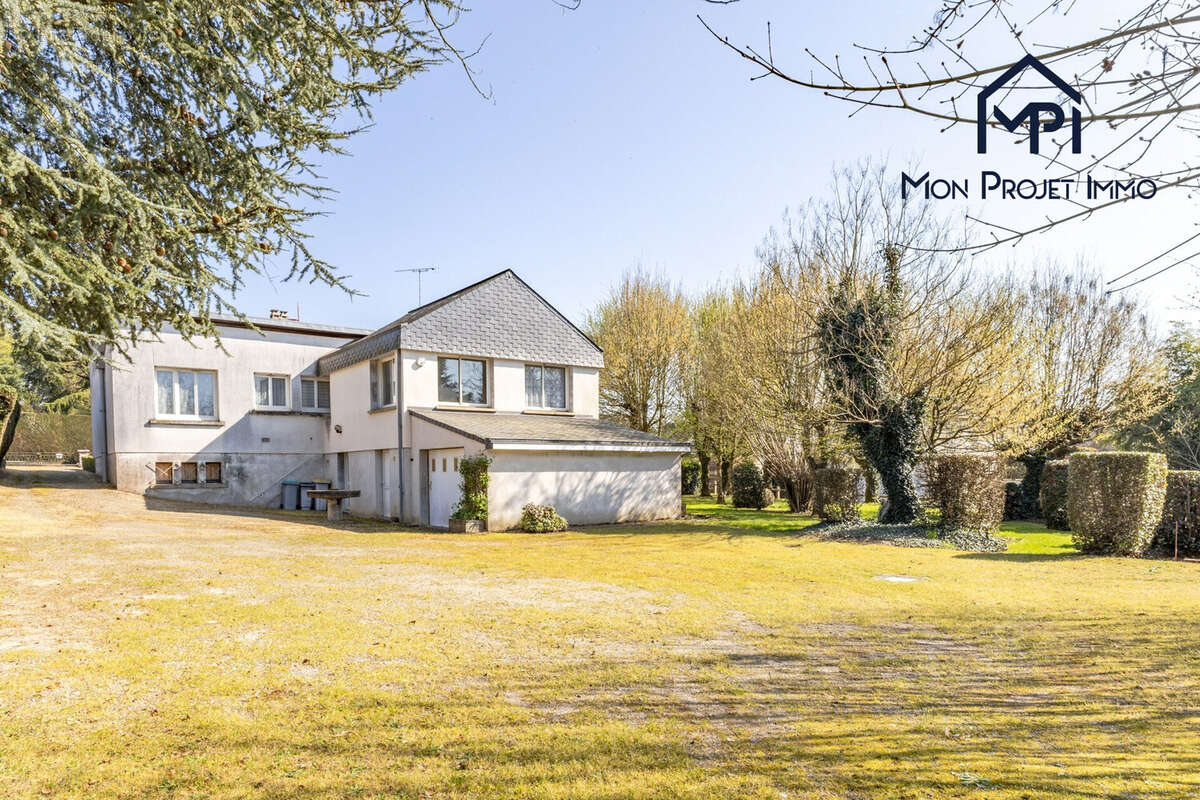 Maison à COSSE-LE-VIVIEN