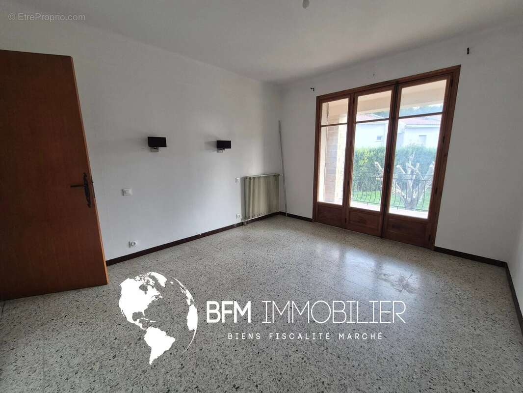 Appartement à SIMIANE-COLLONGUE