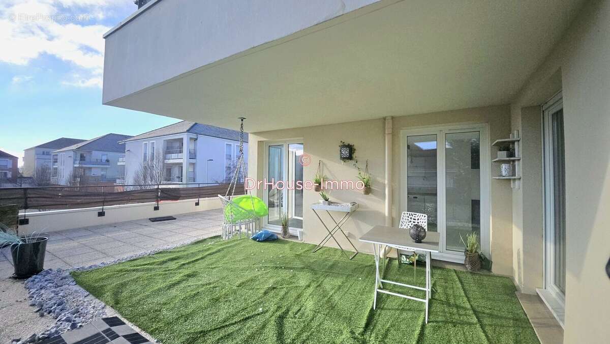 Appartement à SAVIGNY-LE-TEMPLE