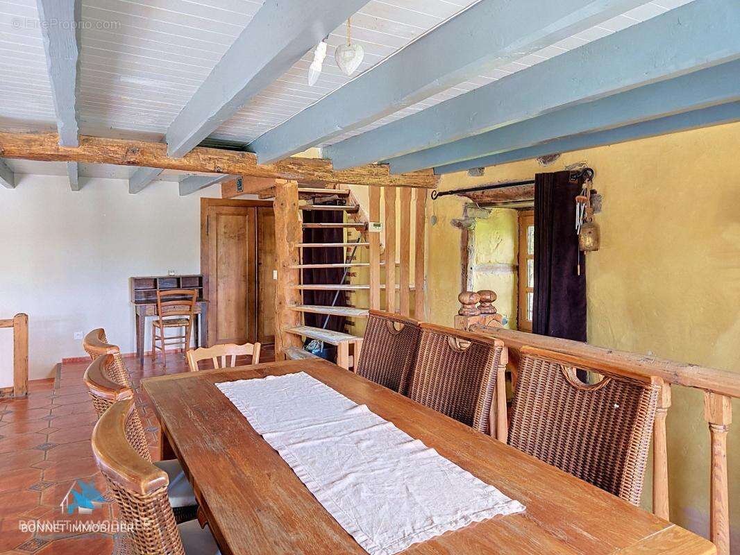 Propriété de caractère de 290 m² constituée d'une maison et d'un gîte de charme - photo 7