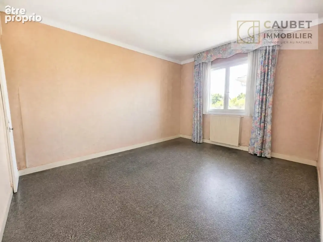 Maison familiale de 213 m² sur une parcelle de 506 m². - photo 6