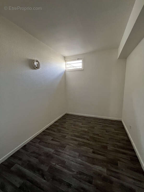 Secteur cormontreuil -  opportunite local commercial de 118m2 avec vitrine - photo 8