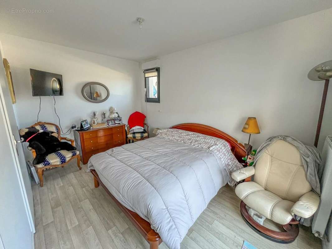 Appartement à LE MESNIL-SAINT-DENIS