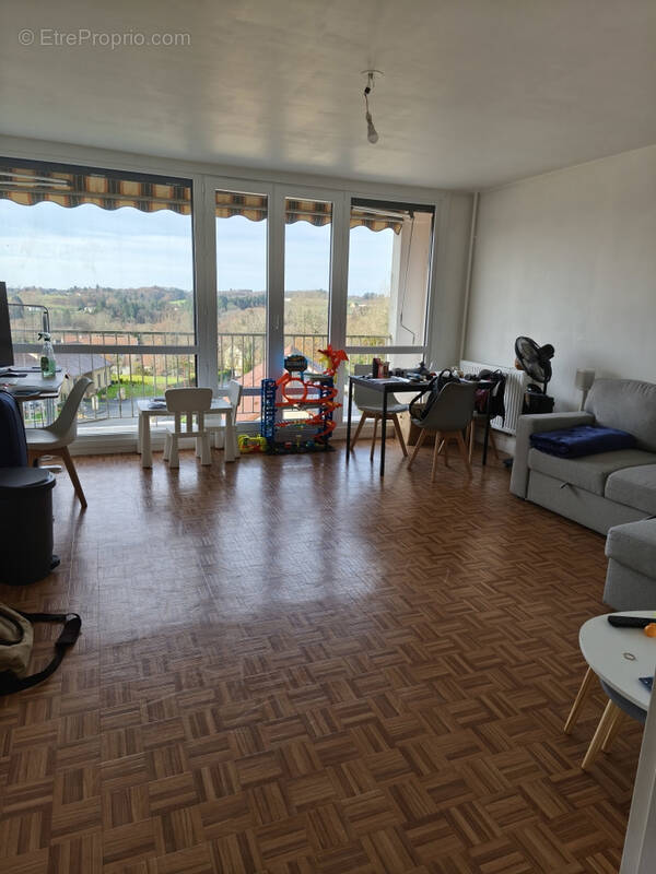 Appartement à SAINT-YRIEIX-LA-PERCHE
