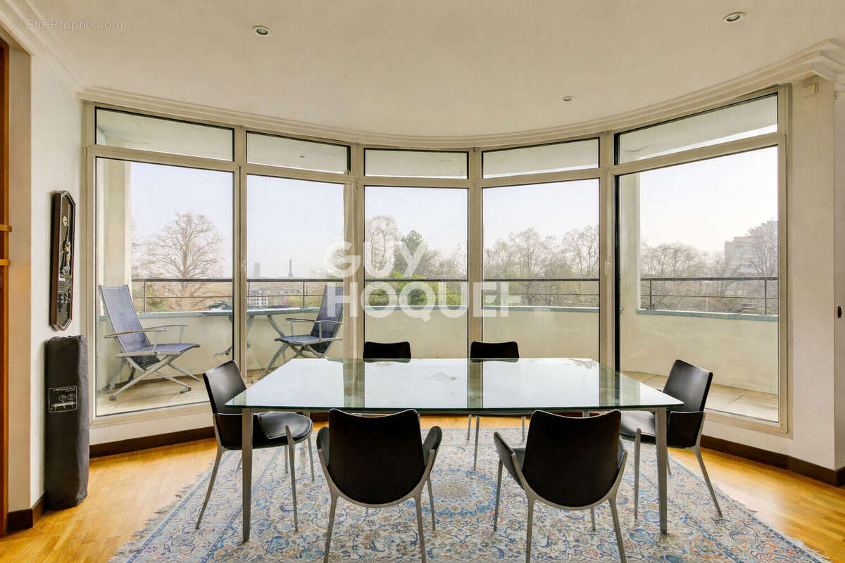 Appartement à COURBEVOIE