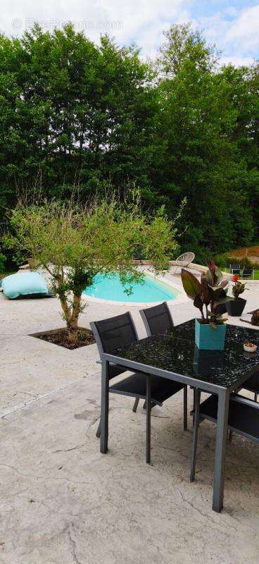 Rare à la vente : maison familiale avec piscine et terrain 18 ares - photo 10