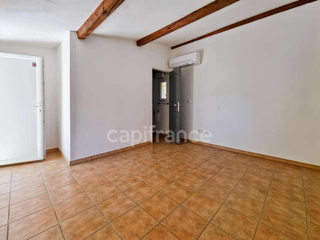 Villa de plain-pied de 156m² avec 6 pièces + une dépendance - Terrain arboré de 1400m² avec Piscine - (34160) - photo 18